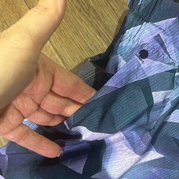 Lululemon Womens Purple Blue Geometric Pleated Cuffed Drawstring Shorts Size 4 - Picture 3 of 7